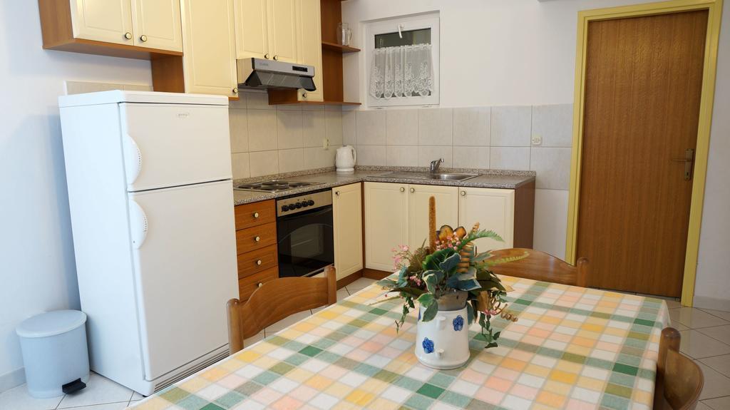 Apartments Sandra Sukošan Zimmer foto